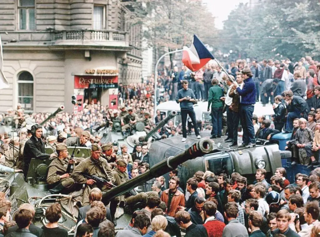 photo_2024-09-14_21-57-29-1024x758 Discuss The Various Phases of Cold War