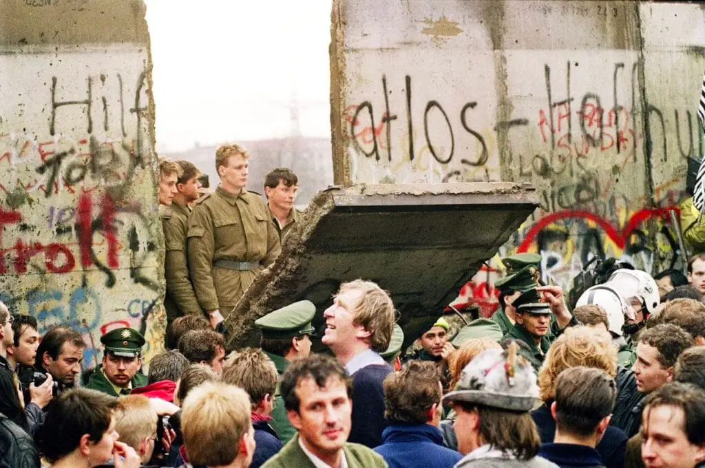 photo_2024-09-14_21-57-44-1024x681 The Cold War : Causes, Key Events, and Consequences